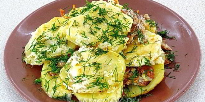 Рецепт картофеля, запеченного с лисичками в мультиварке