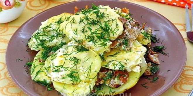 Рецепт картофеля, запеченного с лисичками в мультиварке