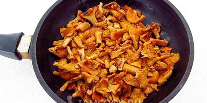 Рецепт картофеля, запеченного с лисичками в мультиварке