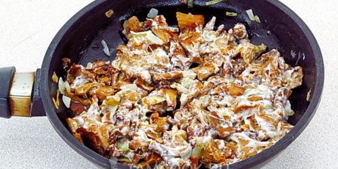 Рецепт картофеля, запеченного с лисичками в мультиварке