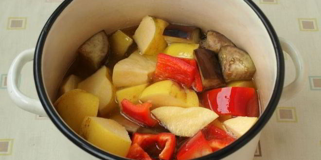 Рецепт консервированных баклажанов с айвой