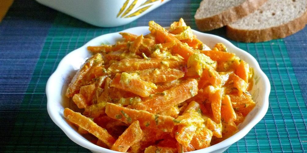 Как приготовить морковь тушеную с луком и сметаной