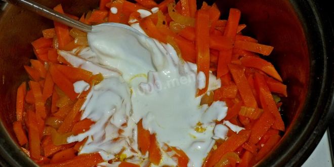 Рецепт моркови тушеной с луком и сметаной