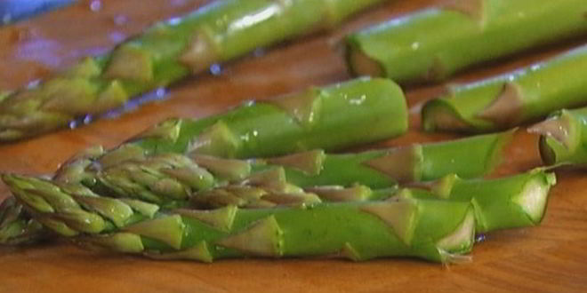 Рецепт пенне со спаржей, стручковой фасолью и шалфеем