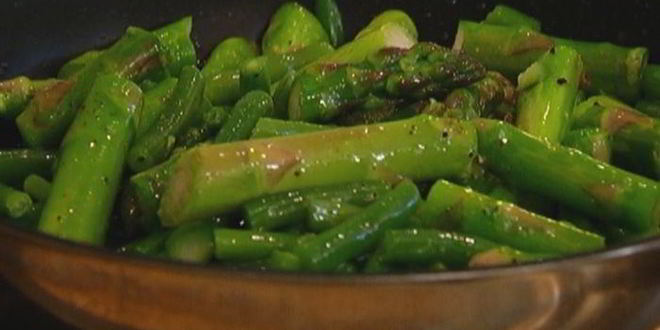 Рецепт пенне со спаржей, стручковой фасолью и шалфеем