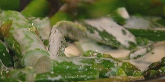 Рецепт пенне со спаржей, стручковой фасолью и шалфеем