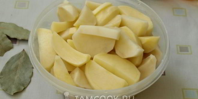 Рецепт тушеной картошки с говядиной в кастрюле