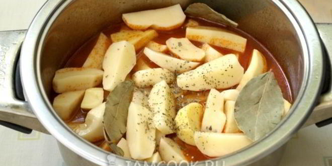 Рецепт тушеной картошки с говядиной в кастрюле