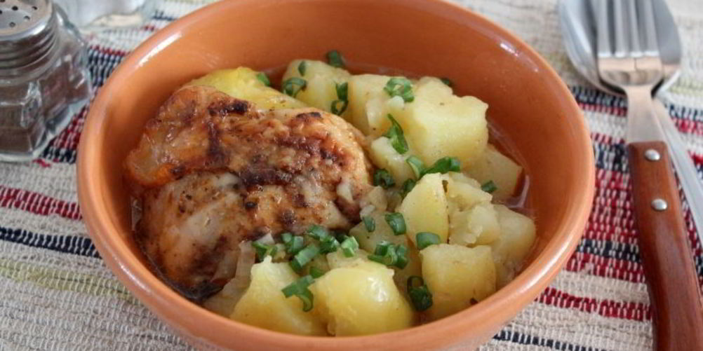 Как приготовить тушеную картошку с курицей в духовке