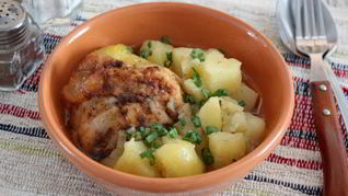 Рецепт Тушеной картошки с курицей в духовке