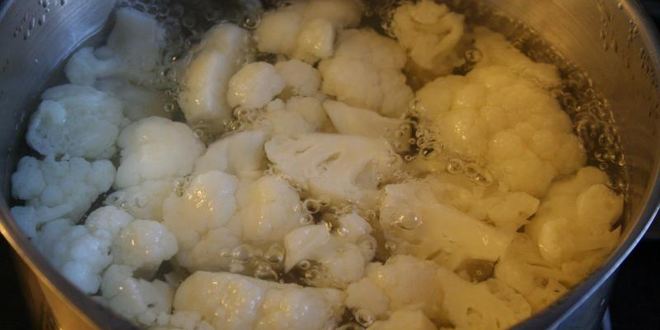 Рецепт тушеной цветной капусты с сыром