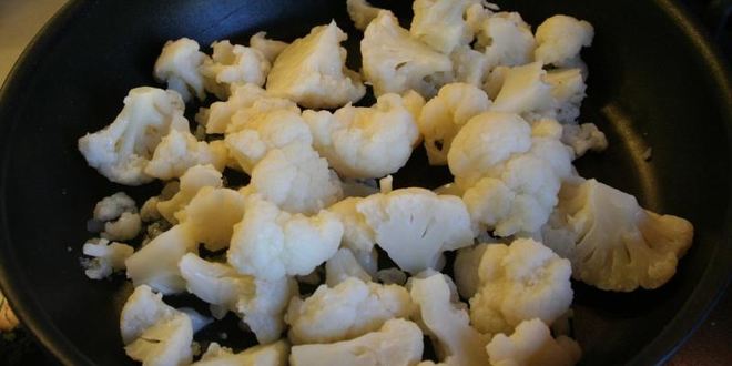 Рецепт тушеной цветной капусты с сыром