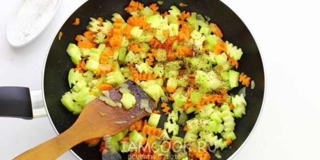 Рецепт тушеных кабачков с морковью и луком