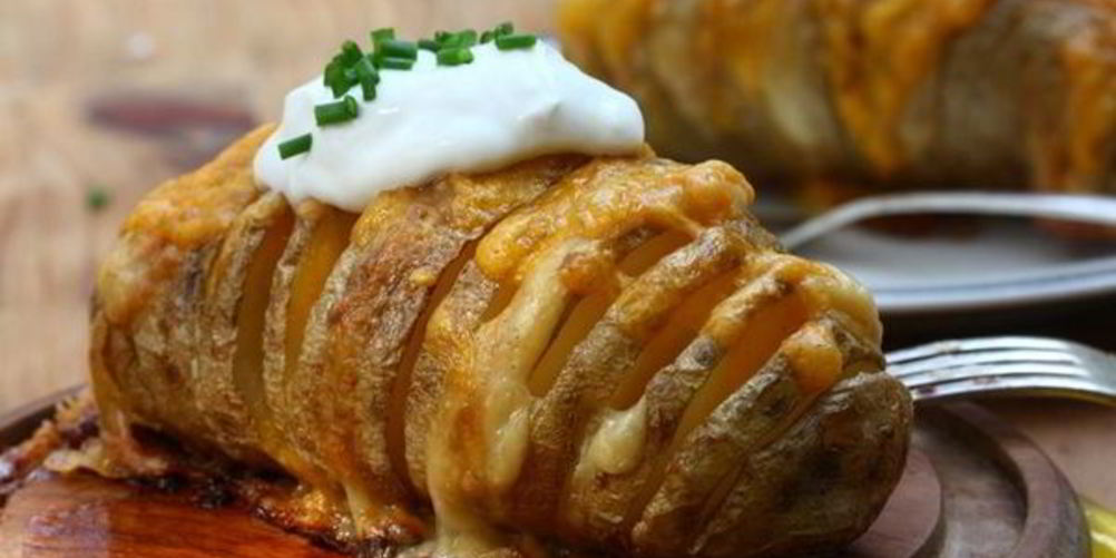 Как приготовить запеченного с сыром картофель