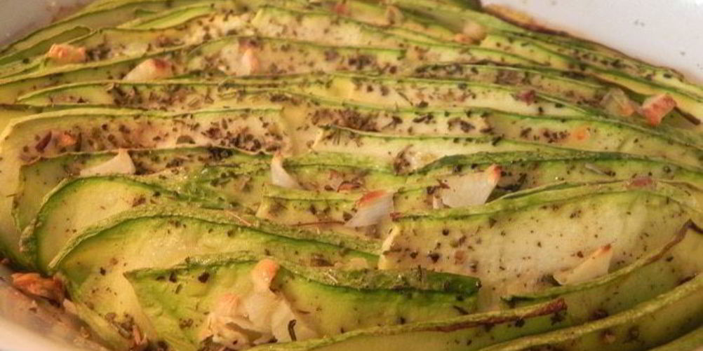 Как приготовить запеченные кабачки с травами и чесноком