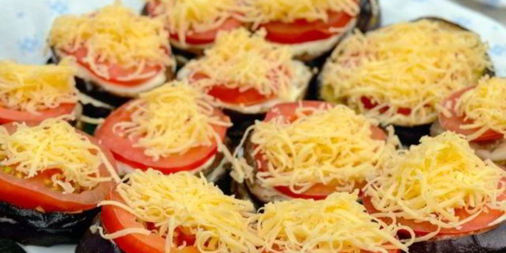 Как приготовить жареные баклажаны с чесноком и помидорами