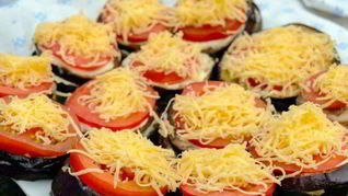 Рецепт Жареных баклажанов с чесноком и помидорами