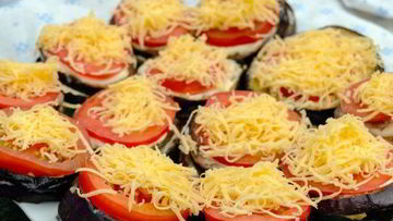 Рецепт Жареных баклажанов с чесноком и помидорами