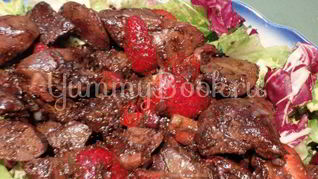 Рецепт Куриной печени, глазурированной бальзамическим уксусом с клубникой