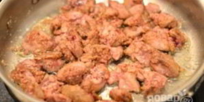 Рецепт куриной печени с грибами в сливочном соусе