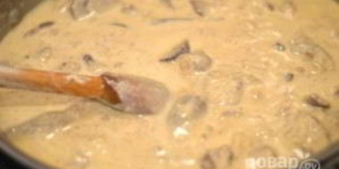 Рецепт куриной печени с грибами в сливочном соусе