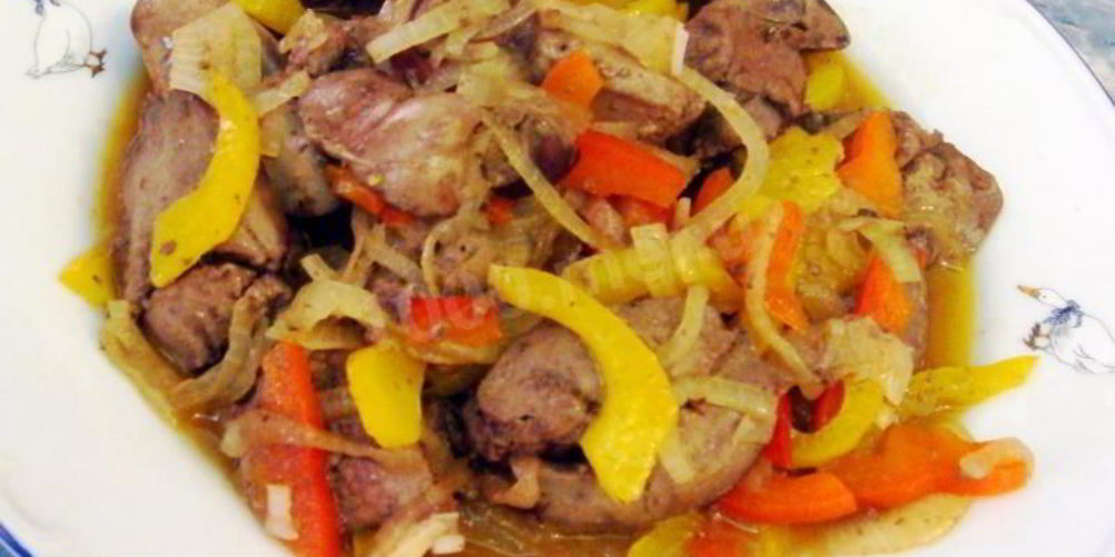 Как приготовить куриную печень с луком и перцем