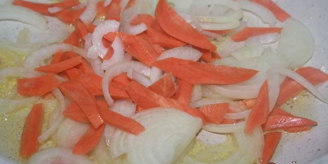 Рецепт куриной печени с овощами в сметанном соусе