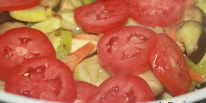 Рецепт куриной печени с овощами в сметанном соусе