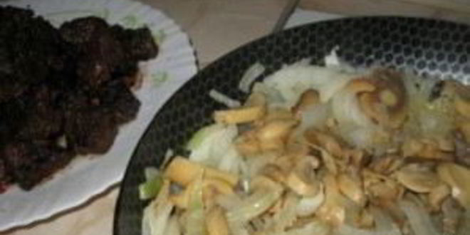 Рецепт печени с грибами в сметане