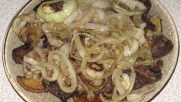 Рецепт Печени с луком и яблоками по-берлински