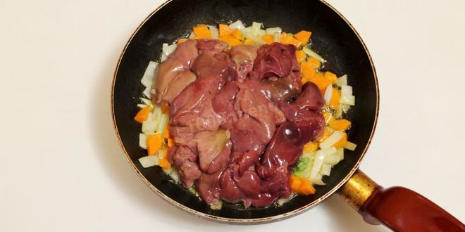 Рецепт печени с морковью и сметаной