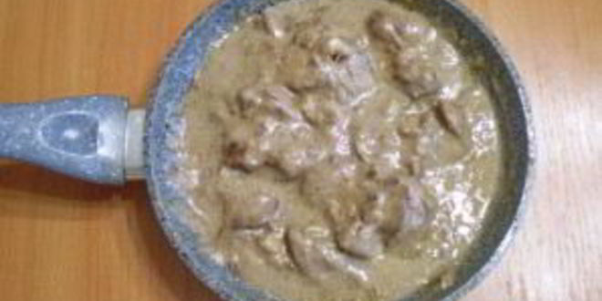 Рецепт печени, тушеной в сметане