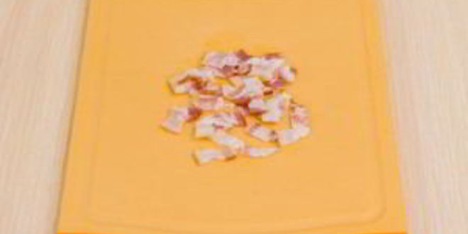 Рецепт печени в беконе в томатном соусе