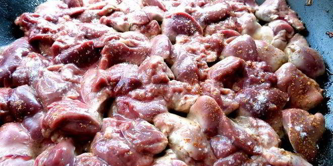 Рецепт печени в горшочке в сметанно-томатном соусе с овощами