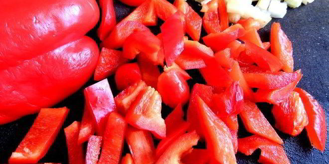 Рецепт печени в горшочке в сметанно-томатном соусе с овощами