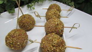 Рецепт Печеночных шариков с жареным луком в фисташках