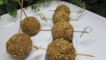 Рецепт Печеночных шариков с жареным луком в фисташках