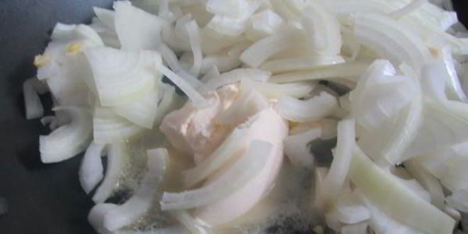 Рецепт печеночных шариков с жареным луком в фисташках