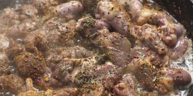 Рецепт сердечек и печень куриные в пряном медовом соусе