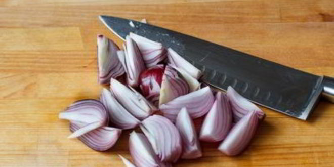 Рецепт жареной куриной печени с фисташками и рукколой