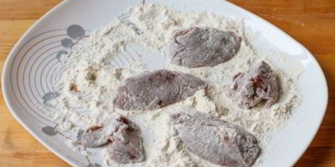 Рецепт жареной куриной печени с фисташками и рукколой