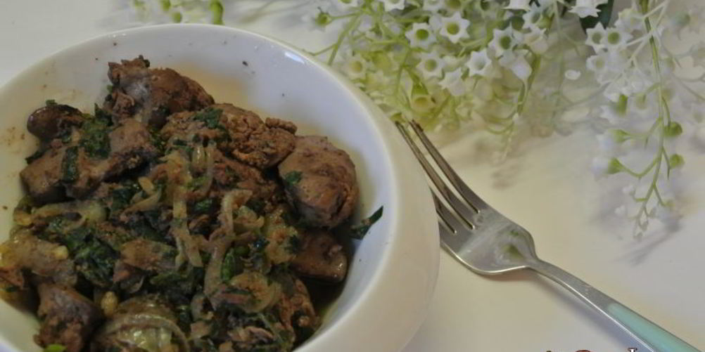 Как приготовить жареную куриную печень с кинзой