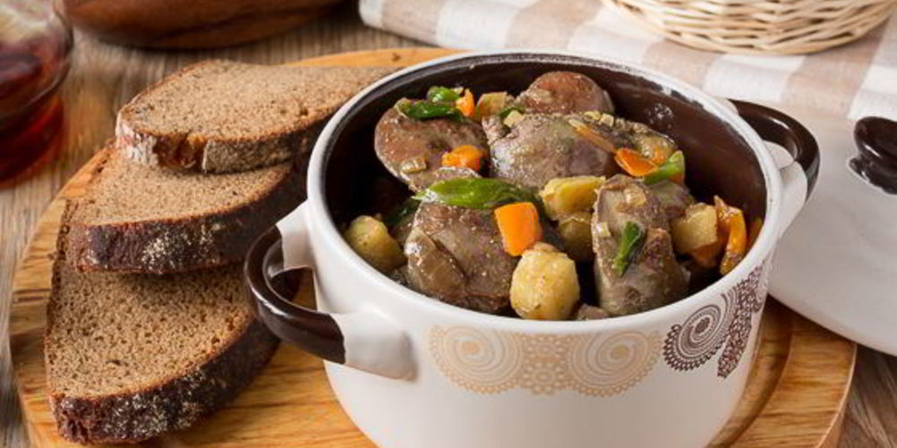 Как приготовить жареную куриную печень с яблоками и сладким перцем