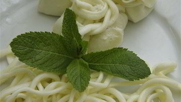 Рецепт Лазурада — хинкали из сыра надуги с мятной аджикой