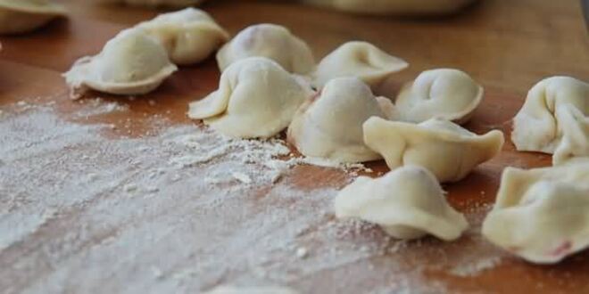 Рецепт пельменей с фаршем и соком ягод