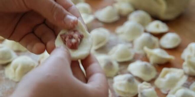 Рецепт пельменей с фаршем и соком ягод