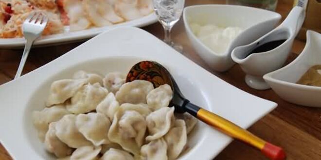 Рецепт пельменей с фаршем и соком ягод