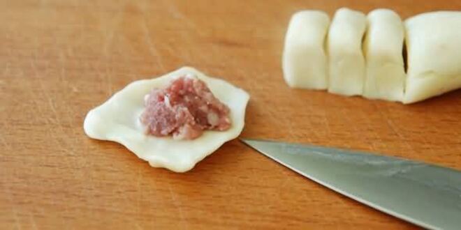 Рецепт пельменей с фаршем и соком ягод