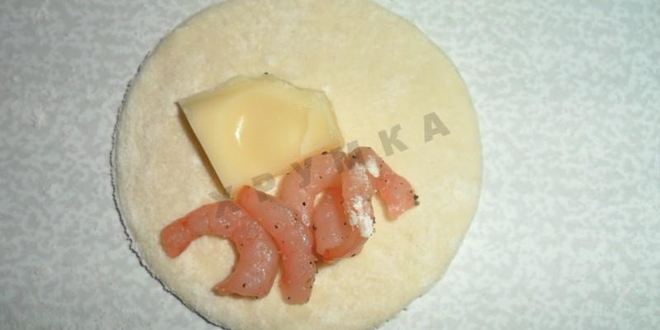 Рецепт пельменей с креветками и сыром