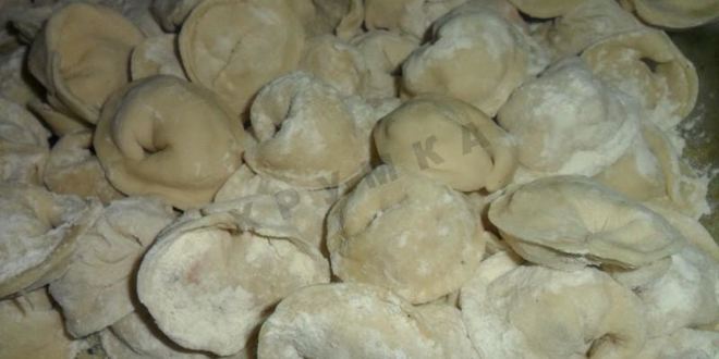 Рецепт пельменей с креветками и сыром